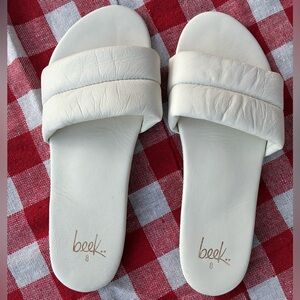 Women’s Beek Sugarbird slide sandal in eggshell/cream leather, size 8